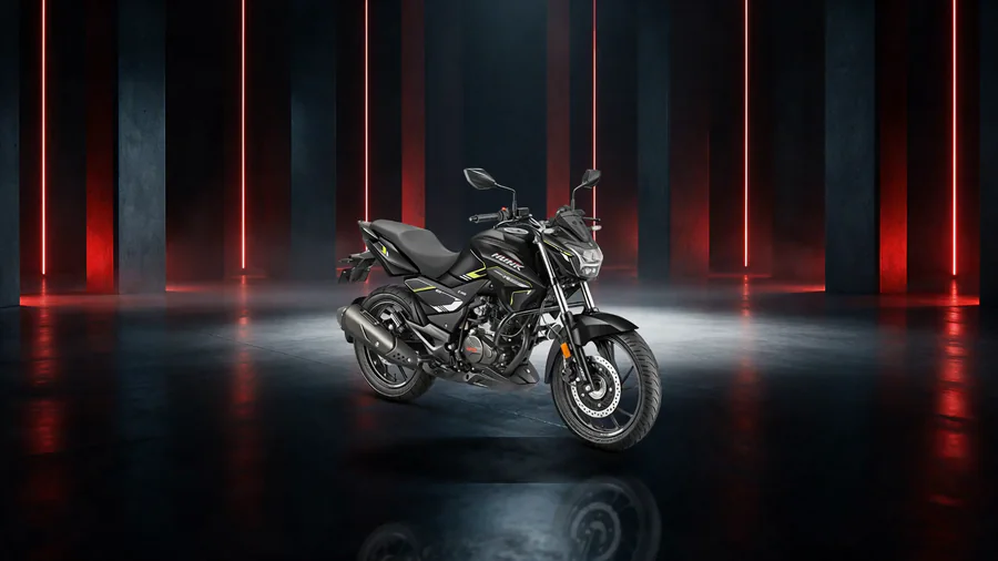 Hero Hunk 150 XT en el estudio, antes de abrirse en piezas